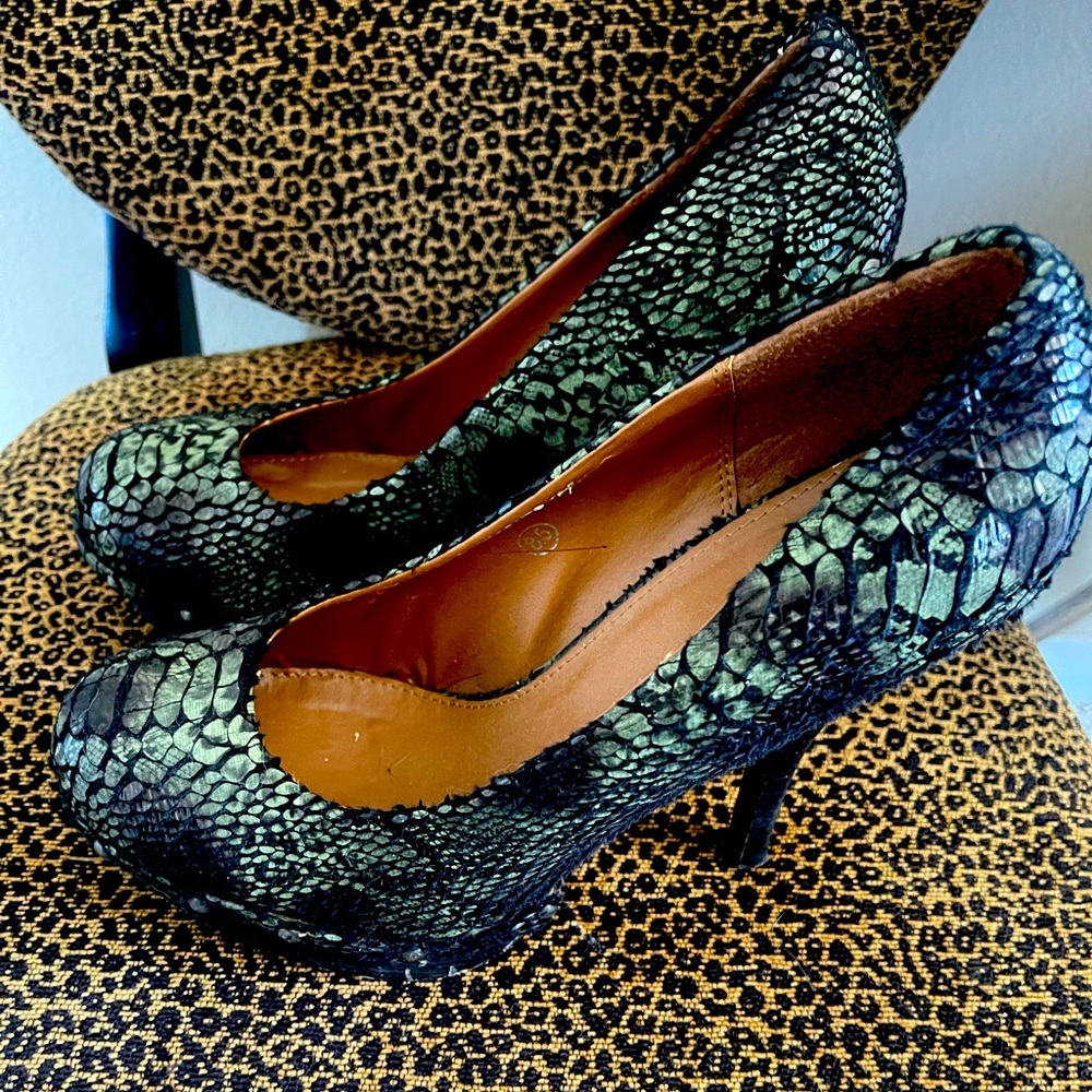 Gorgeous Green And Black Python Platform Heels - image 1